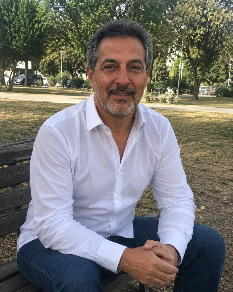 Retrato de Ladino Deoli, autor da coleção Filosofia Aplicada da Editora Nova Arte